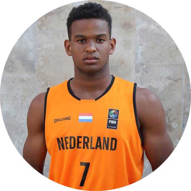 Bram Cisse - Nederlands 3x3 team (Basketbal) “Zelfs met tape verzwikte ik meerdere keren per jaar. De EXO-L voorkomt deze blessures met ook nog eens minder gedoe.”